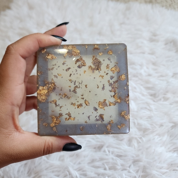 🎈5/$10🎈 Epoxy Resin Ashtray - Picture 2 of 5